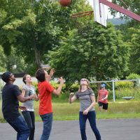 02 Auf dem Sportplatz