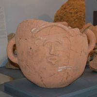 07 Gesichtskrug im Archäologisches Museum