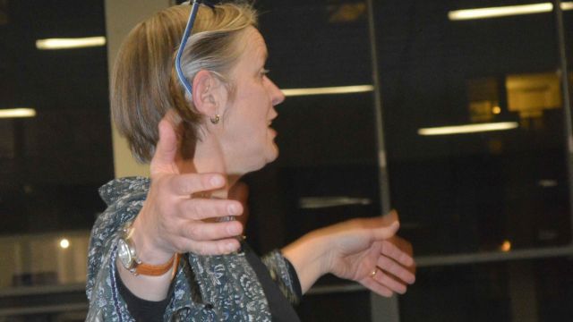 Frau Schütz-Dembinski dirigiert