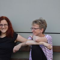 A020 Entspannte Atmosphäre auf dem Schulfest