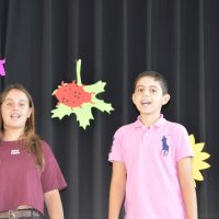 Die Französischklasse 6d begrüßt die Fünftklässler - Höchst Französisch