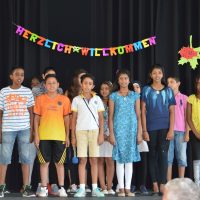 Die Französischklasse 6d begrüßt die Fünftklässler - Höchst Französisch