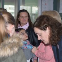 Gedränge am Stand der Schulleitung