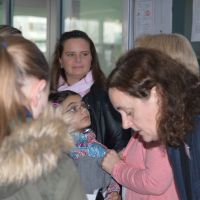 Gedränge am Stand der Schulleitung