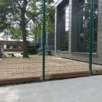 Blick vom Park ins neue Klassenzimmer