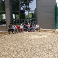 Stolze Schüler nach getaner Arbeit im Grünen Klassenzimmer