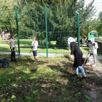 Schülerpower mit schweren Werkzeugen