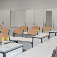 Neue Räume in der Physik und Biologie Alle Schülertische mit eigenem Anschluss.